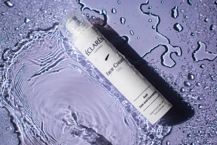 Éclarén: the Face Cream Day tube lying in a shallow pool