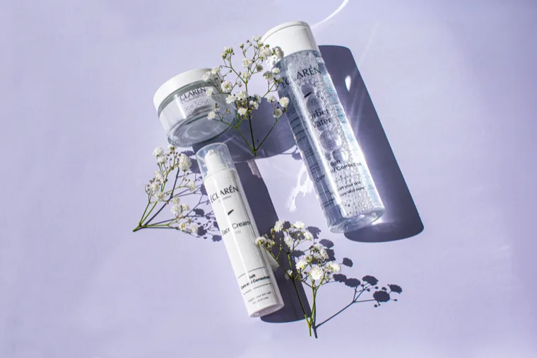 Éclarén: the three care products with gypsophila and hard shadows on lilac